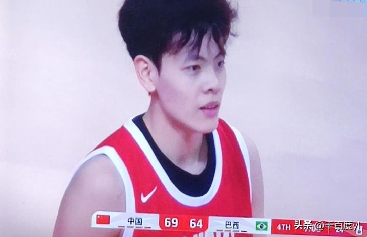 中国女篮与巴西队第二战
3 月6日中国女篮与巴西女篮进行了第二场热身赛。
首节开