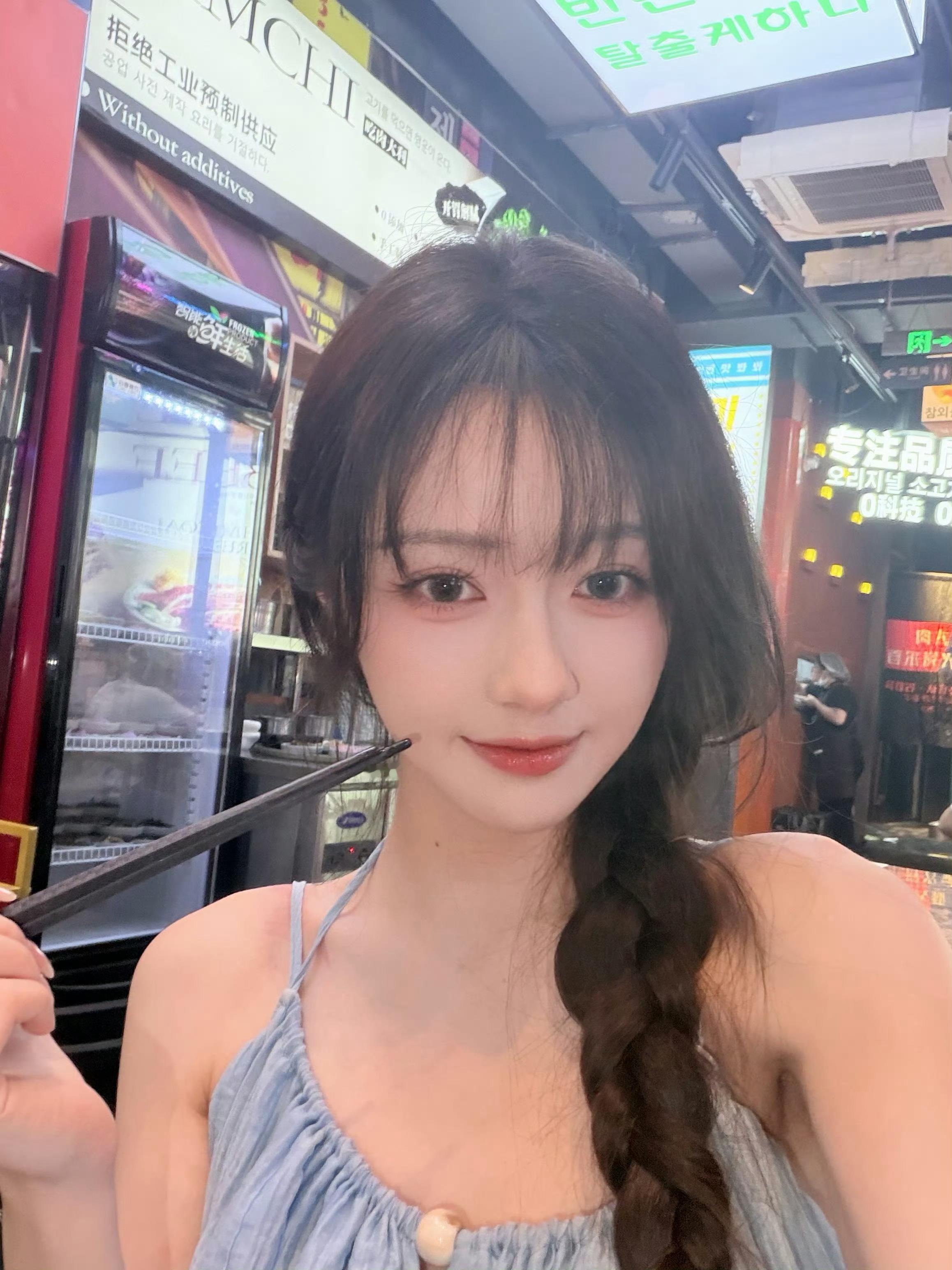 思慕社字母 后来才懂，成长是把哭声调成静音的过程，而爱是把你的名字，从心头搬到梦