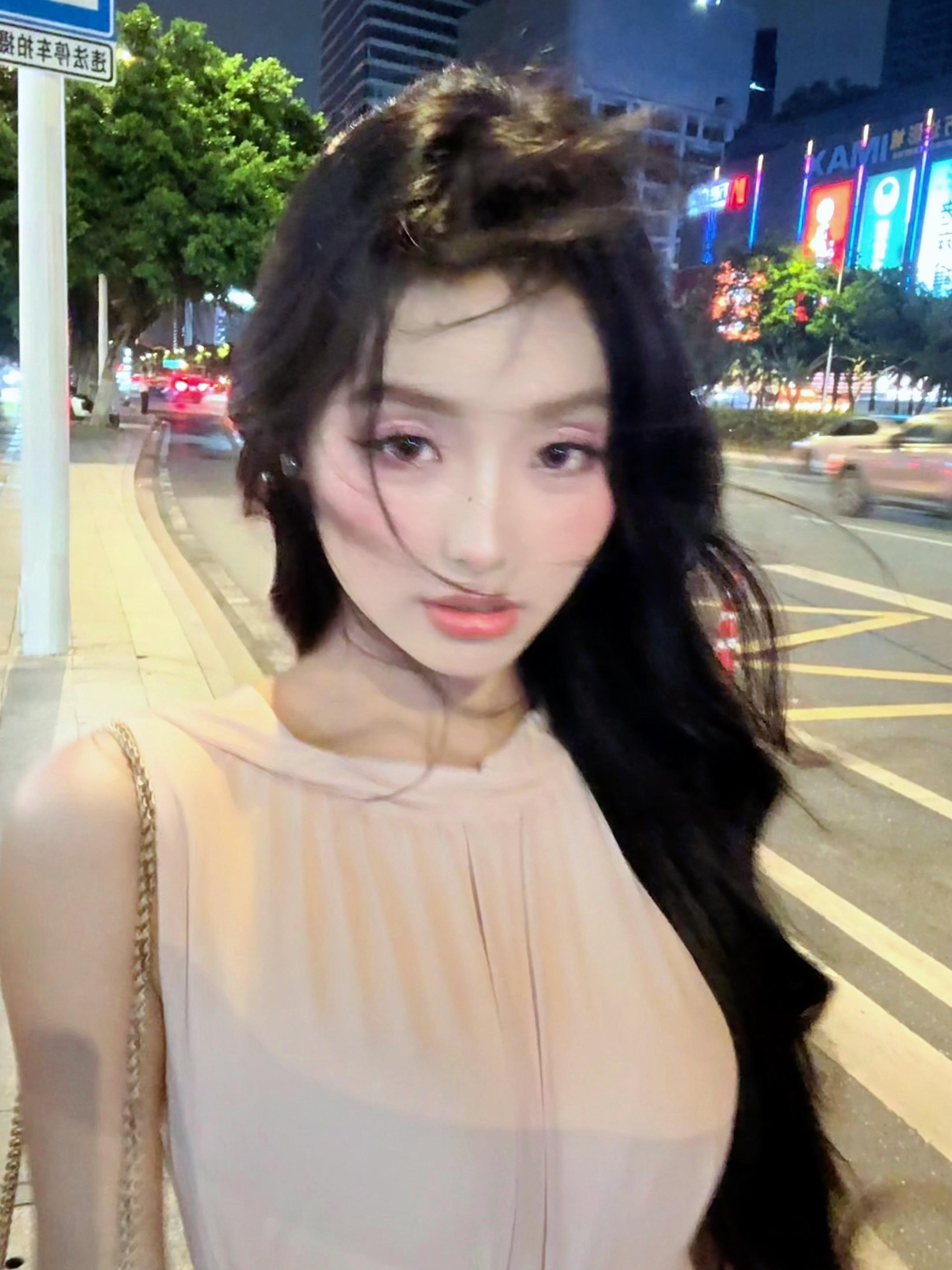 仿佛只有这样我才能一直保持跳动 不再让沉寂吞噬我落寞又平静的生活