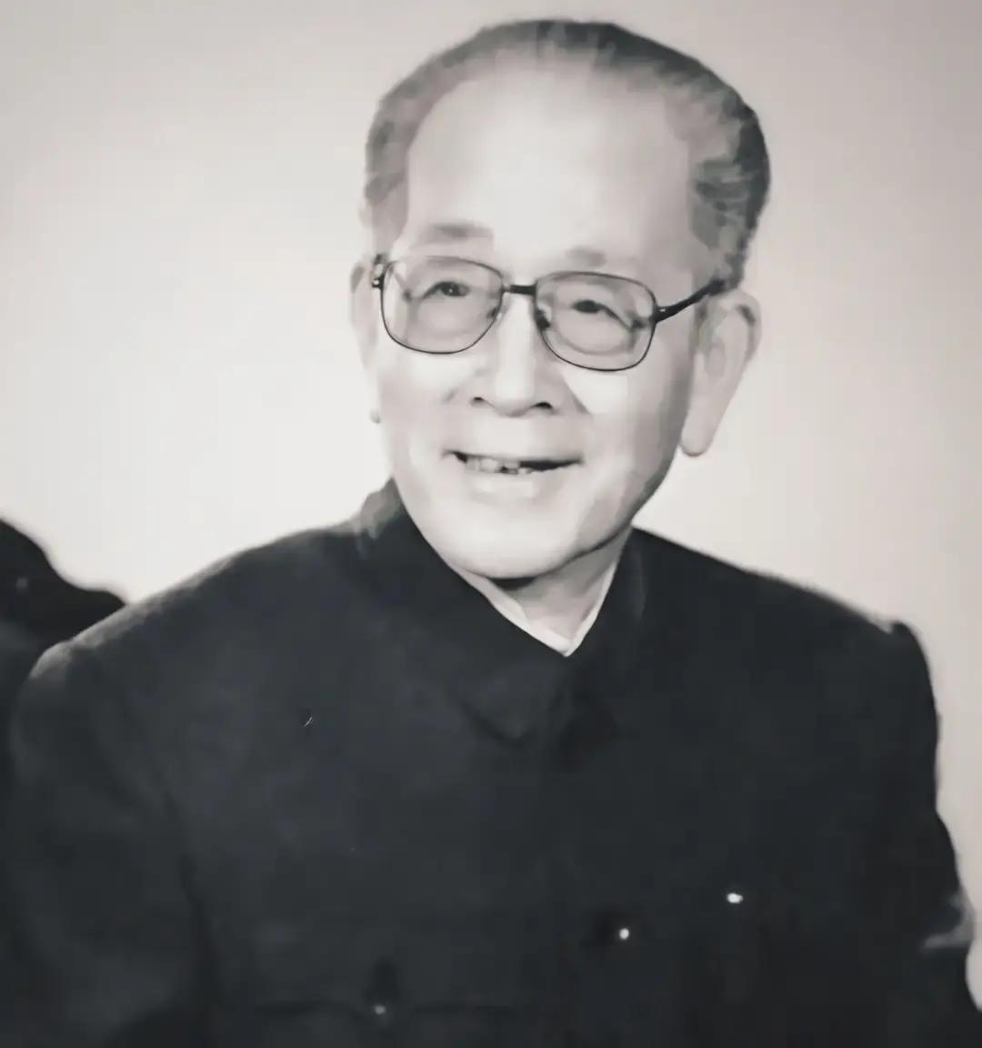 1982年，刚获平反的李雪峰，敲开了刚卸任的纪登奎家门。门一开，他张口就是一句：