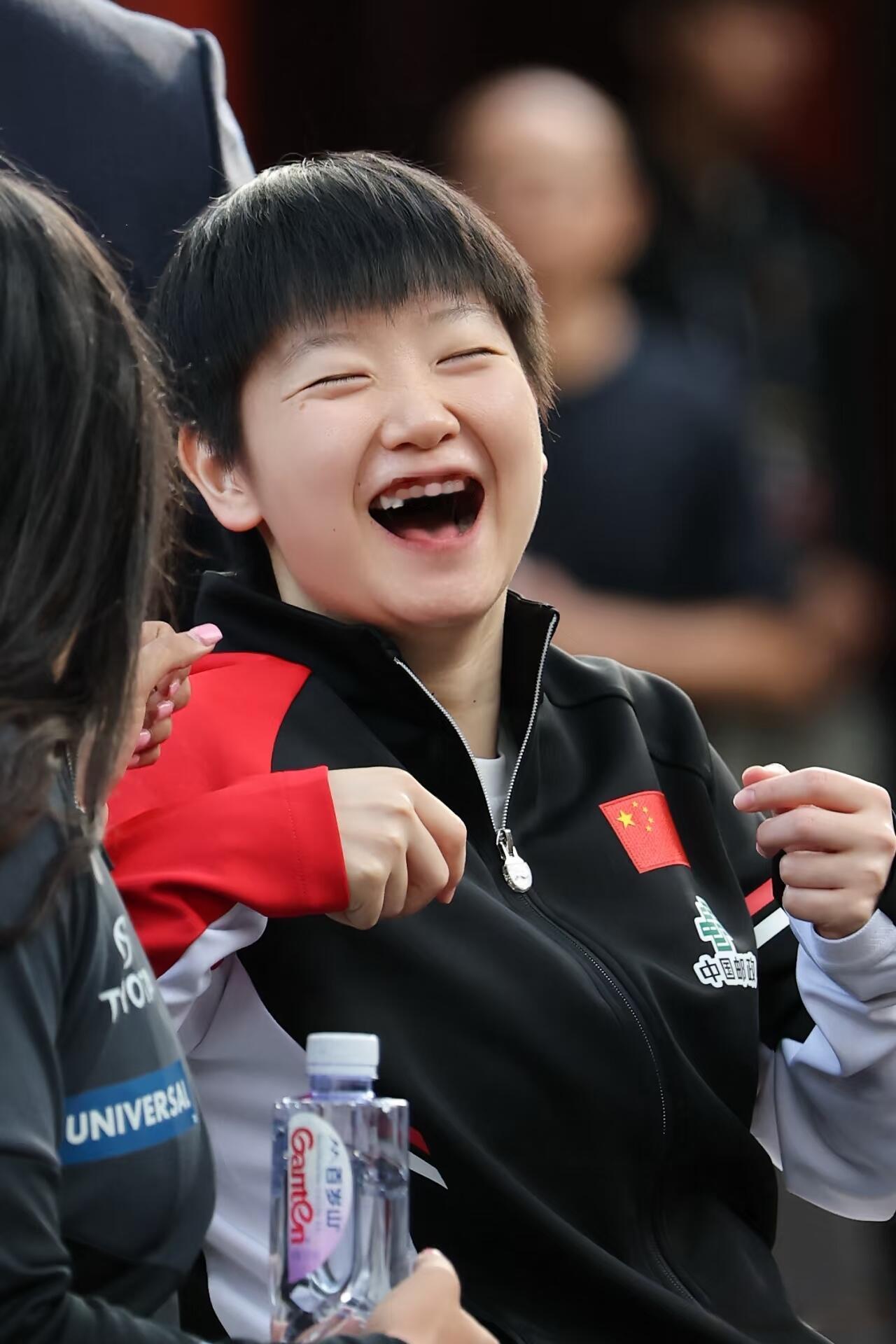 小小银球起落，藏着无尽热爱与倔强。孙颖莎以纯粹初心奔赴赛场，日复一日沉淀打磨，不