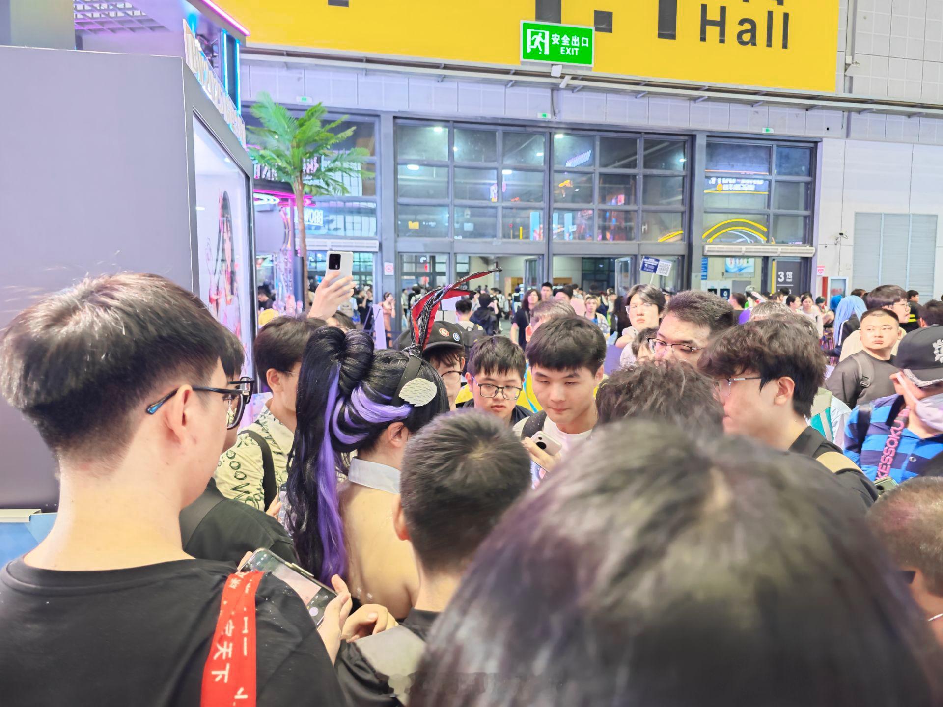 bilibiliworld 要不是下班就我一个人留着跟大家集邮我就信了这个人的鬼
