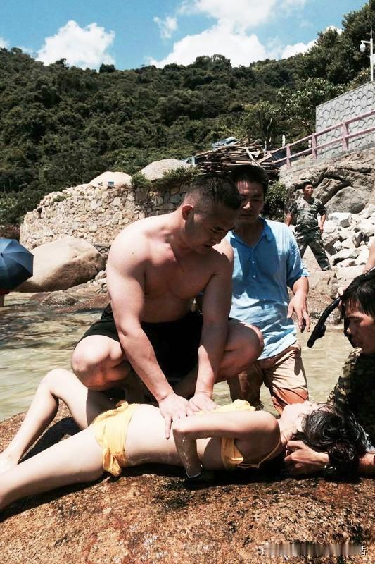 汶川地震被救女孩与施救军人结婚地震中的爱人 汶川地震新娘 2025年11月29日