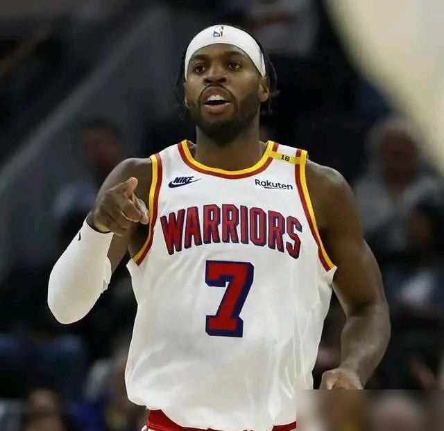 你敢信吗？有人一年砸921万美元，就为了让你在场边挥毛巾。
 
都以为是教练看不