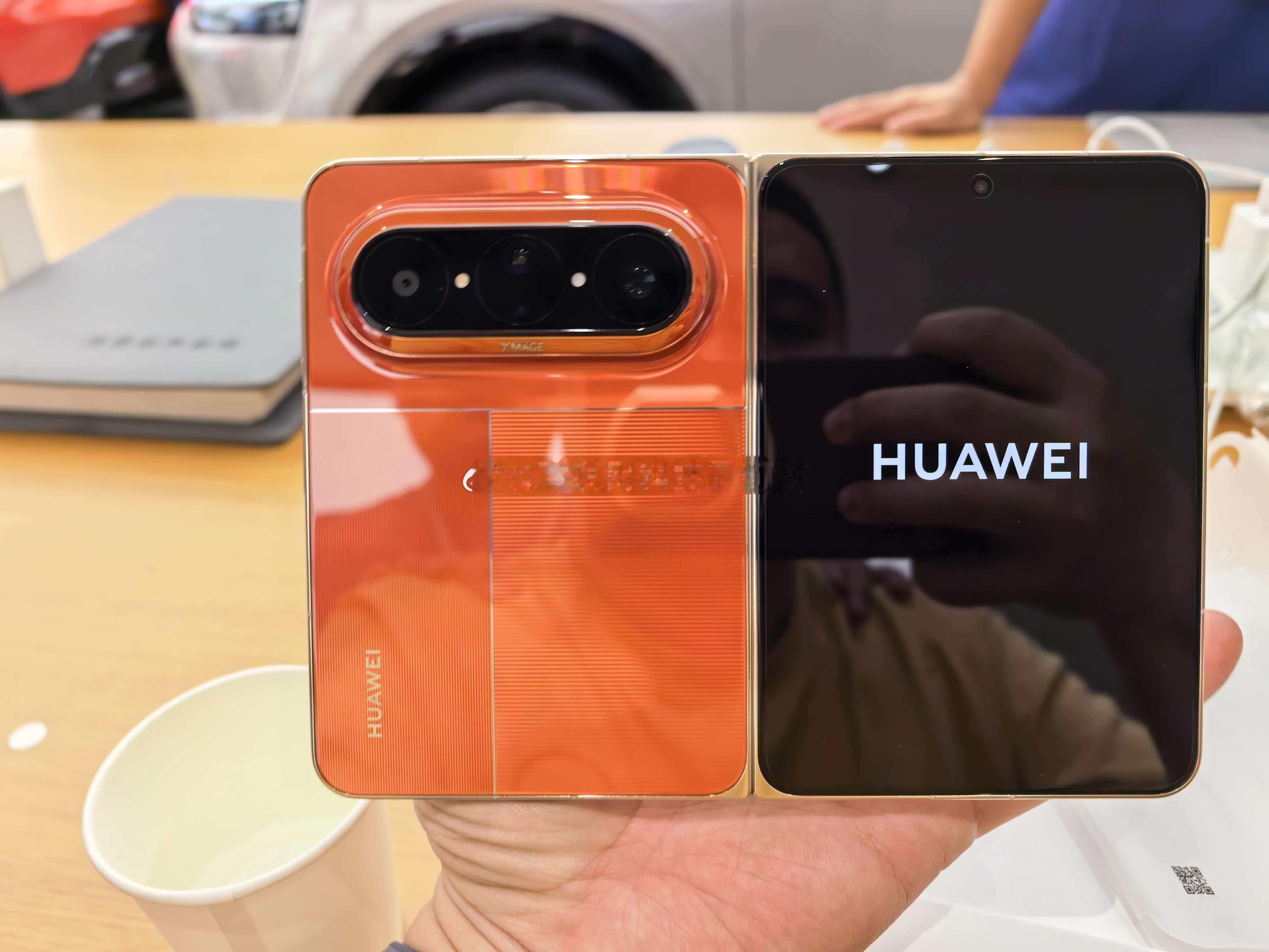 华为大阔折真香 哈哈哈，看到朋友们都提到机器就好啦，线下居然还是有礼物的，真香华