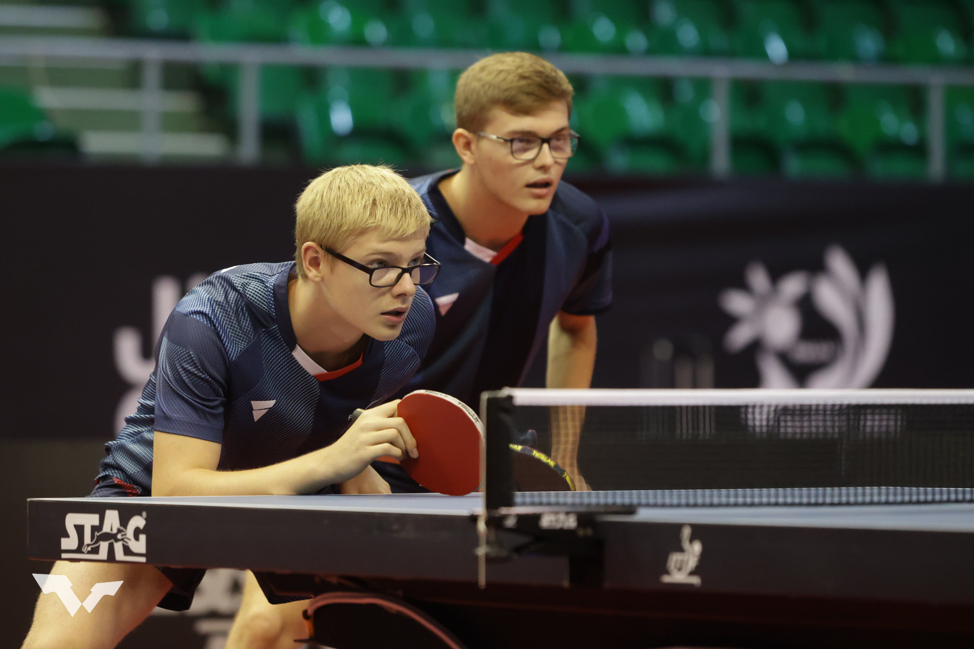 上一次去马斯喀特是22年，单打输给达科，后面他比赛的时候法国队在后面围观