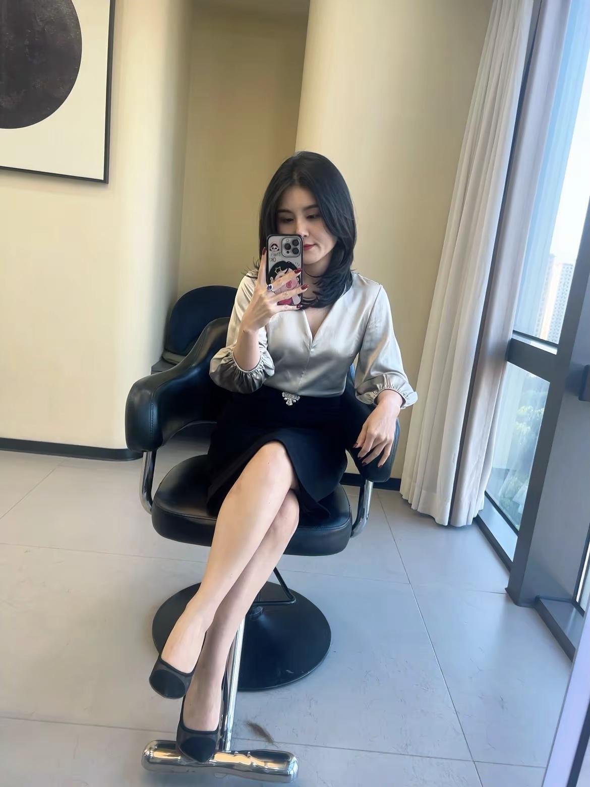 人不需要很漂亮，落落大方就够了。
