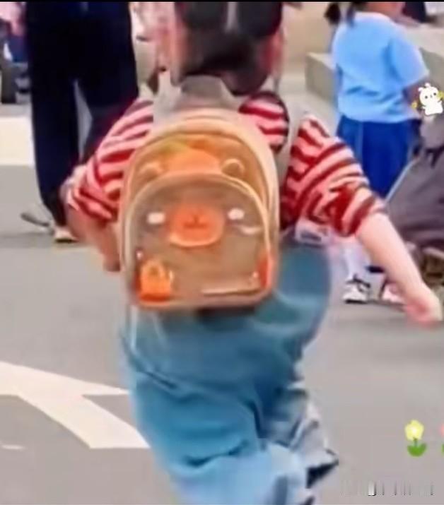 中国人有些动作，西方无法做到，学不来。中国小孩的跑跳动作，也有人说，这就是八步赶