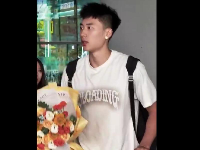 CBA最新消息：据博主“辽宁男篮资讯”晒出段睿骐抵达沈阳的视频，并配文写道：“段