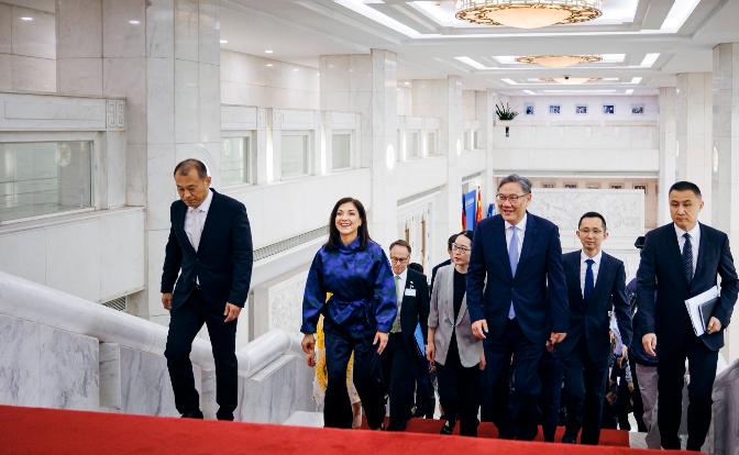德国当场答应中国！5月27日，德国联邦经济和能源部长赖歇在北京，与中国商务部长王