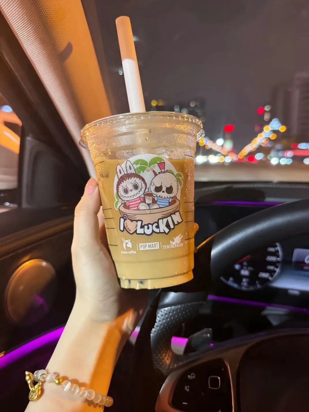 𝐬𝐡𝐚𝐫𝐞☁️还好我现在是一个人 再也不用担心对方和哪个忘不了的女的还