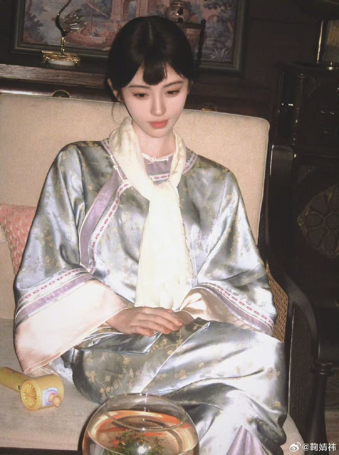 鞠婧祎苏绿夏三套妆造鞠婧祎苏绿夏三套造型 苏绿夏的衣服都好漂亮，苏绿夏好美 