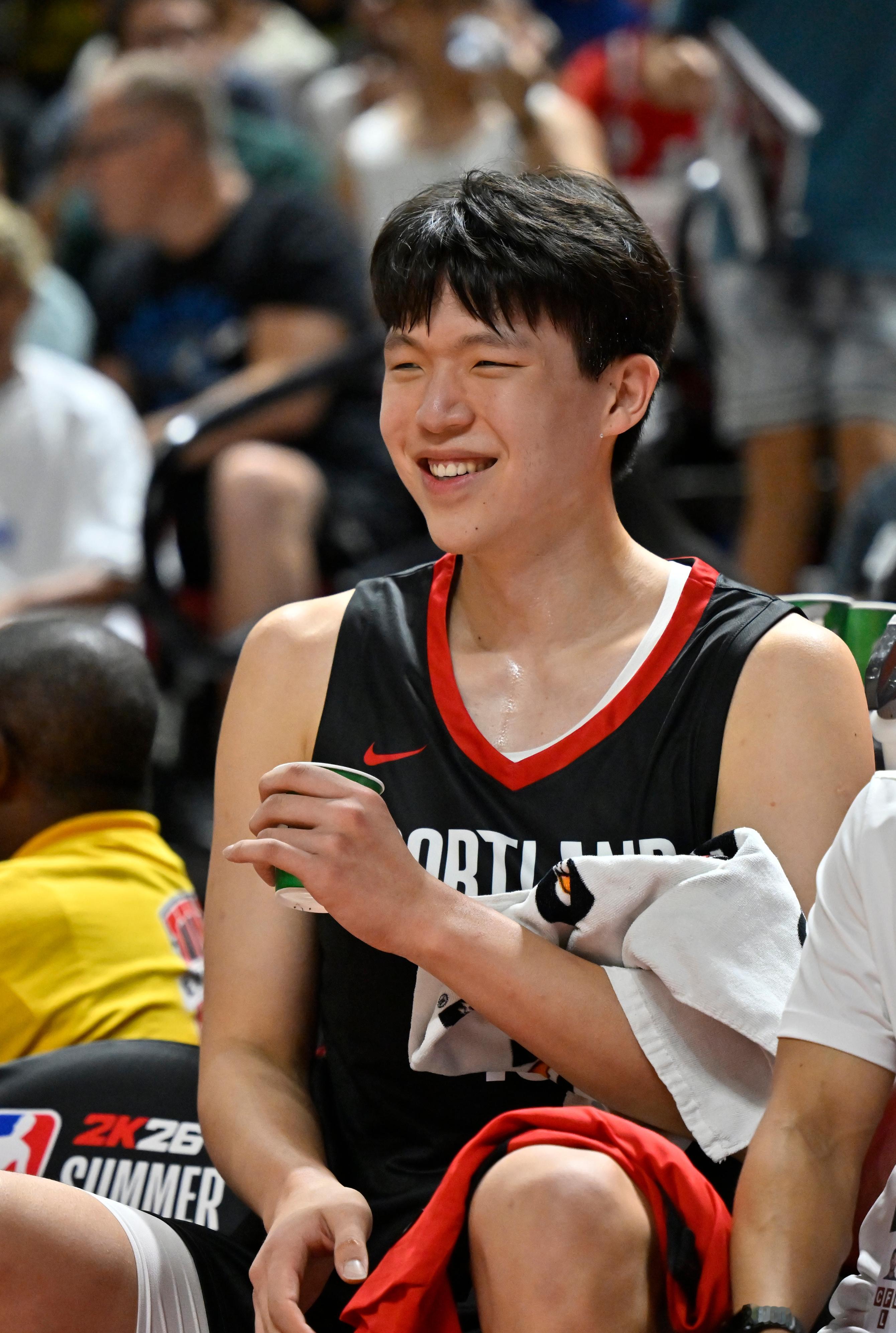 杨瀚森首秀数据：10分4篮板5助攻3盖帽1抢断，正负值+19，填满数据栏。可以了