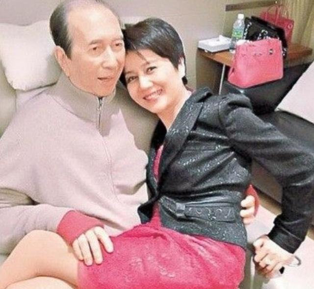1986年，65岁的何鸿燊对26岁的梁安琪说“只要你愿意做我的四太太，我每个月给