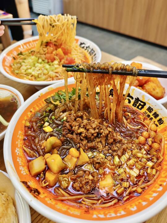 小榄首店｜9.9的酸辣粉终于来了！