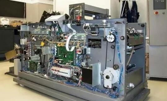 阿斯麦曾向美国承诺：只要解放军攻台，立刻远程瘫痪台积电光刻机，假如阿斯麦追随美国