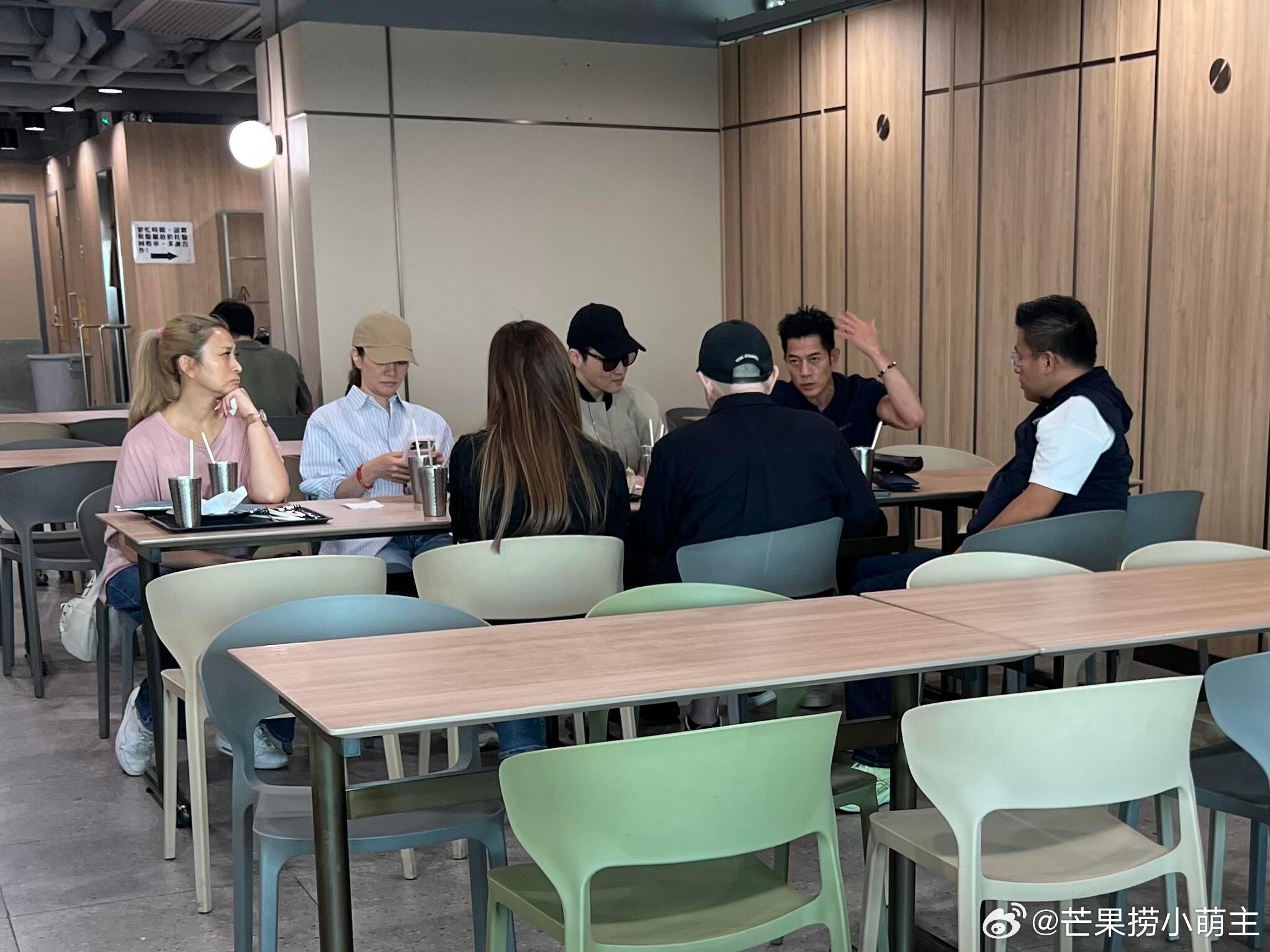 香港大学偶遇郭富城张智霖袁咏仪港大偶遇郭富城张智霖袁咏仪 香港大学偶遇郭富城张智
