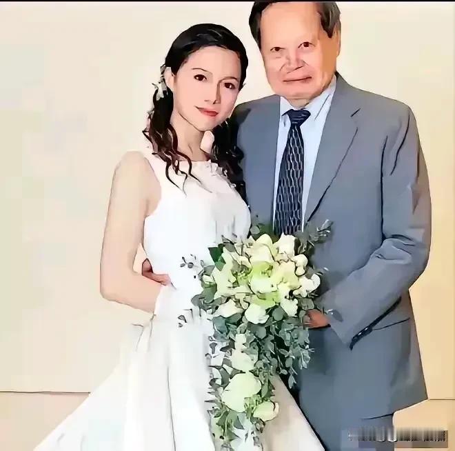 年富力强的时候为美国效力，无能为力的时候回中国养老。还和国内的年轻人抢占资源。