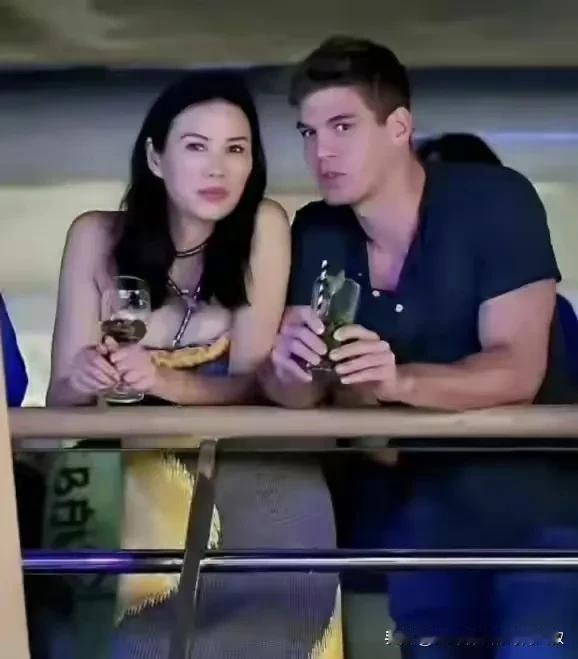最成功的女人？或者说最成功的华一裔女人！首先，她长在了西方人的审美观点上，在中国