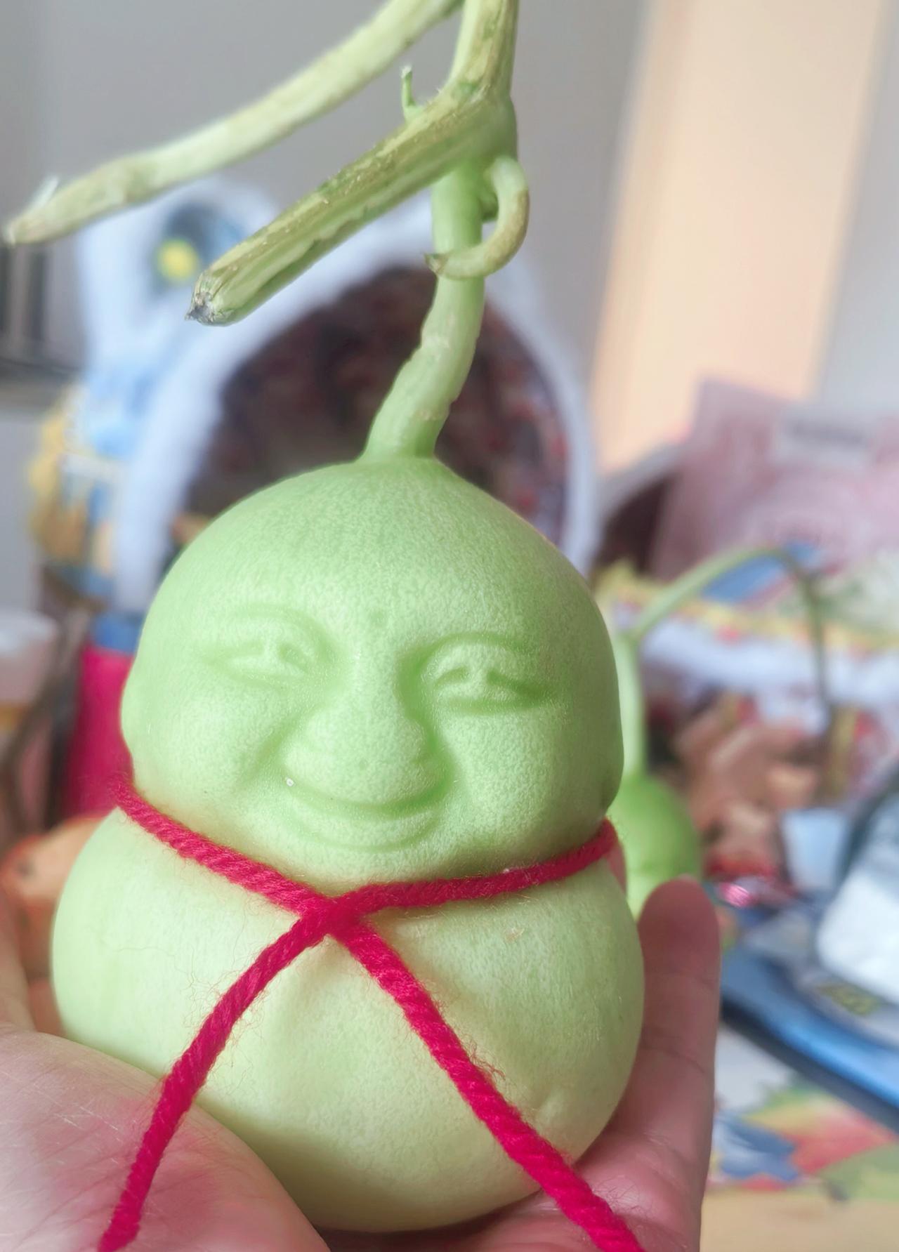我在网上买的人参果娃娃🧸[呲牙]虽然是水果但是看着这个娃娃下不了口啊[捂脸]