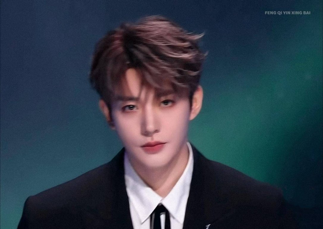 新浪娱乐把头像换成邓为的了，搞到顶流明星了也把头像换成邓为了新浪娱乐又换邓为头像