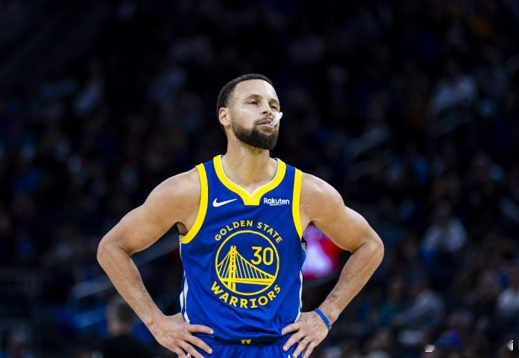 NBA常规赛，勇士115-123不敌独行侠。赛后，《体坛周报》记者孔德昕发文谈到