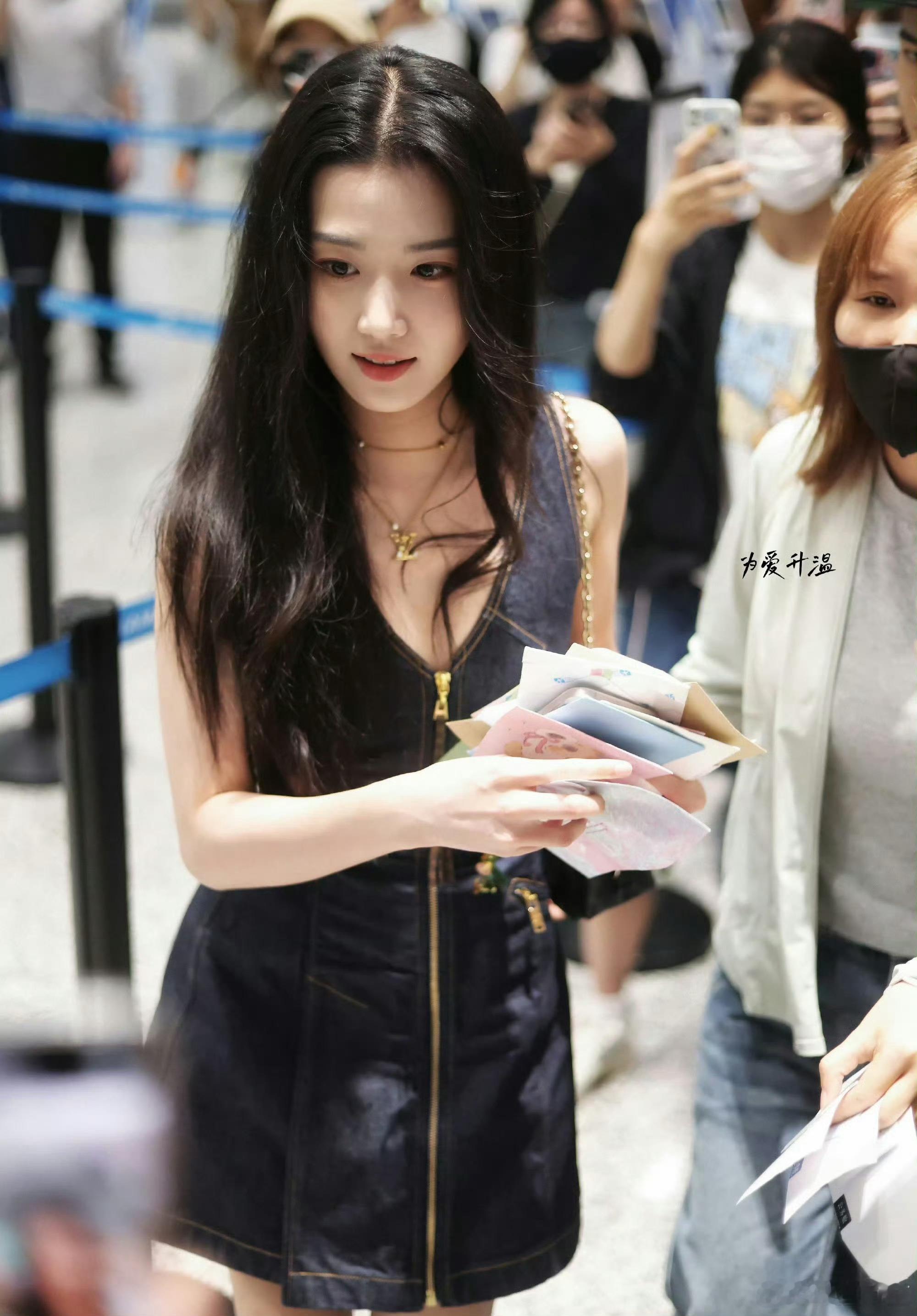 卢昱晓即将进组《折月亮》，真的是美的人心都化了 ​​​