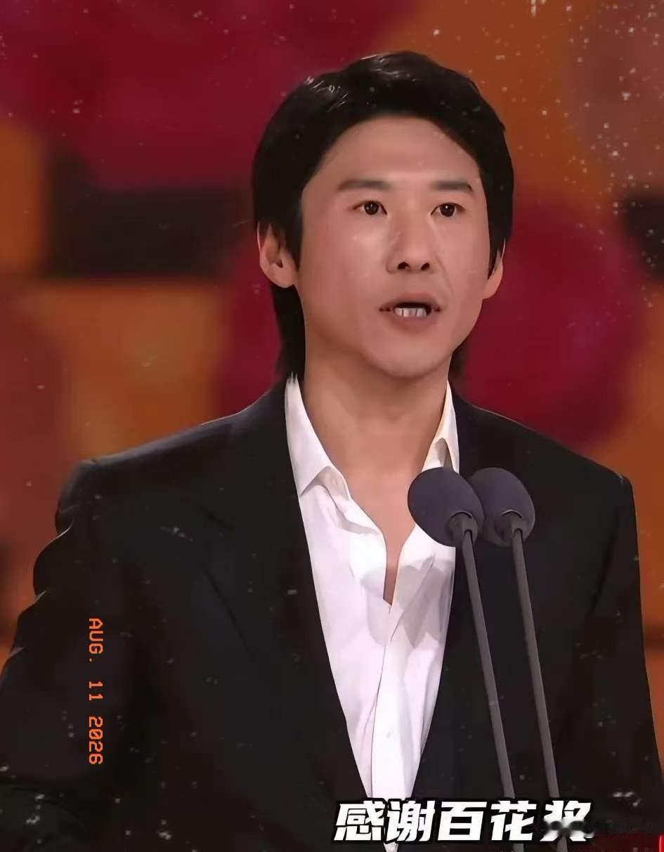 明眼人其实都看得出来，
王骁真的太不对劲了。
他都已经48岁了，难道没人告诉他，