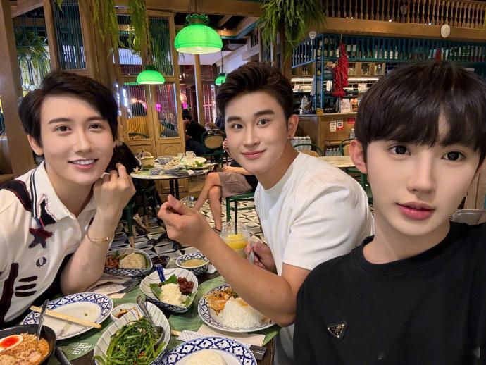 tfboys疑似风评被害哈哈哈 ​​​