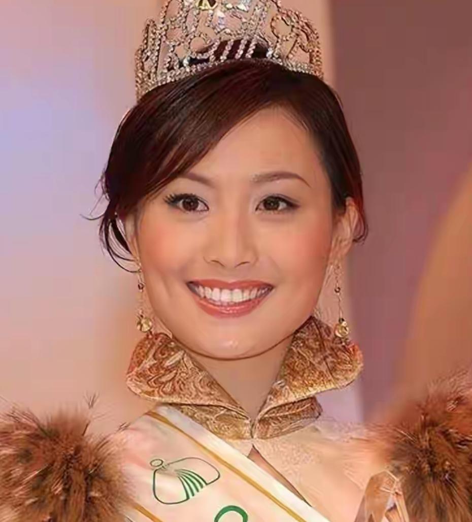 因生不出孩子被踢出豪门，却二婚后儿女双全，陈法拉终于扬眉吐气
娱乐