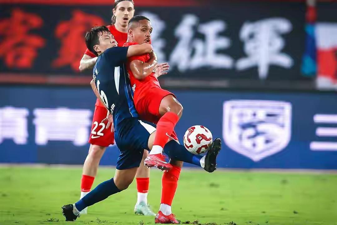 武汉三镇1-2不敌梅州客家 联赛五轮不胜保级压力加剧  

8月10日中超第20