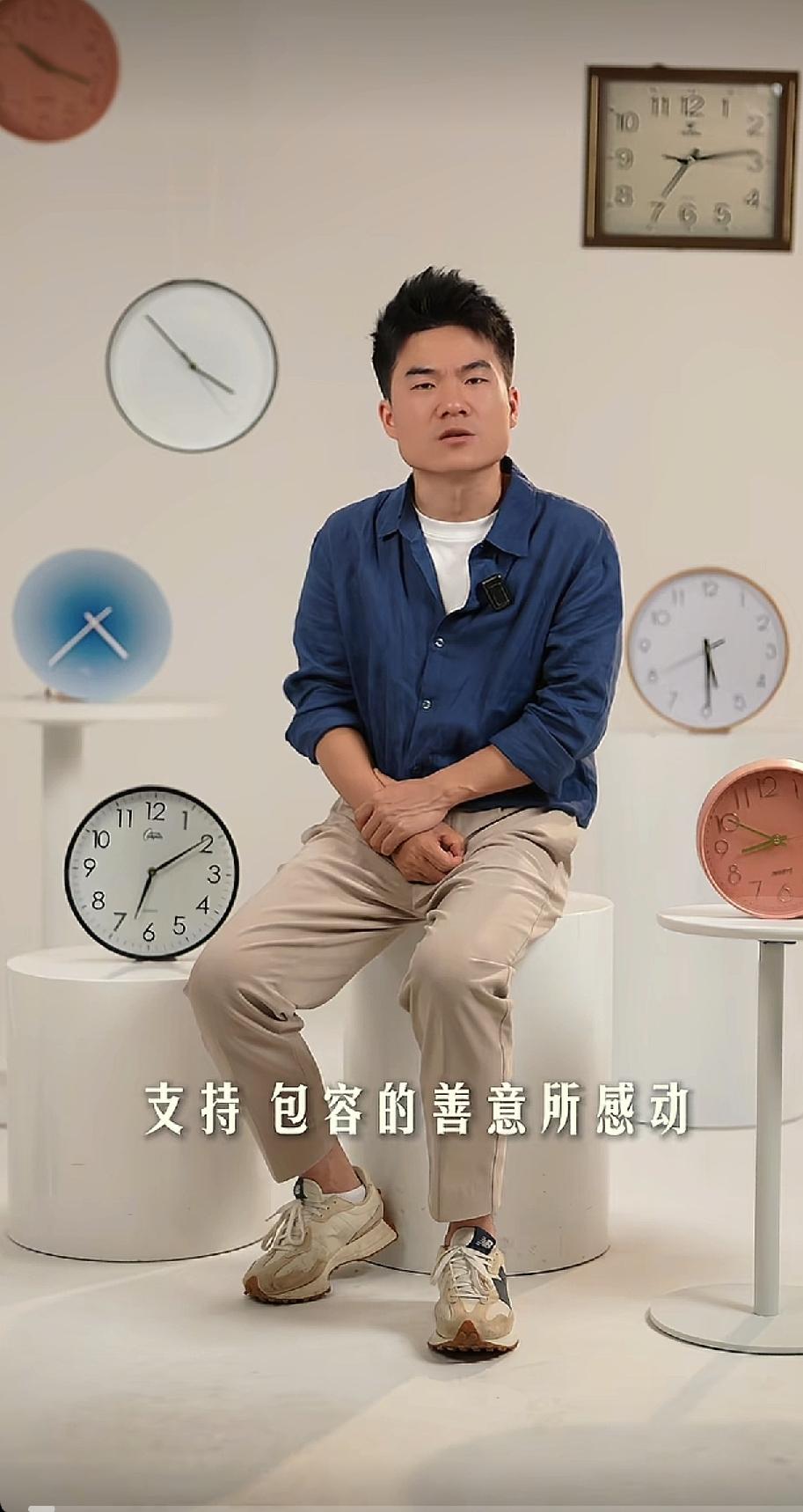 与辉同行纪念董宇辉出圈4周年的三个视频有许多让人感动和温暖的瞬间。

三个视频分