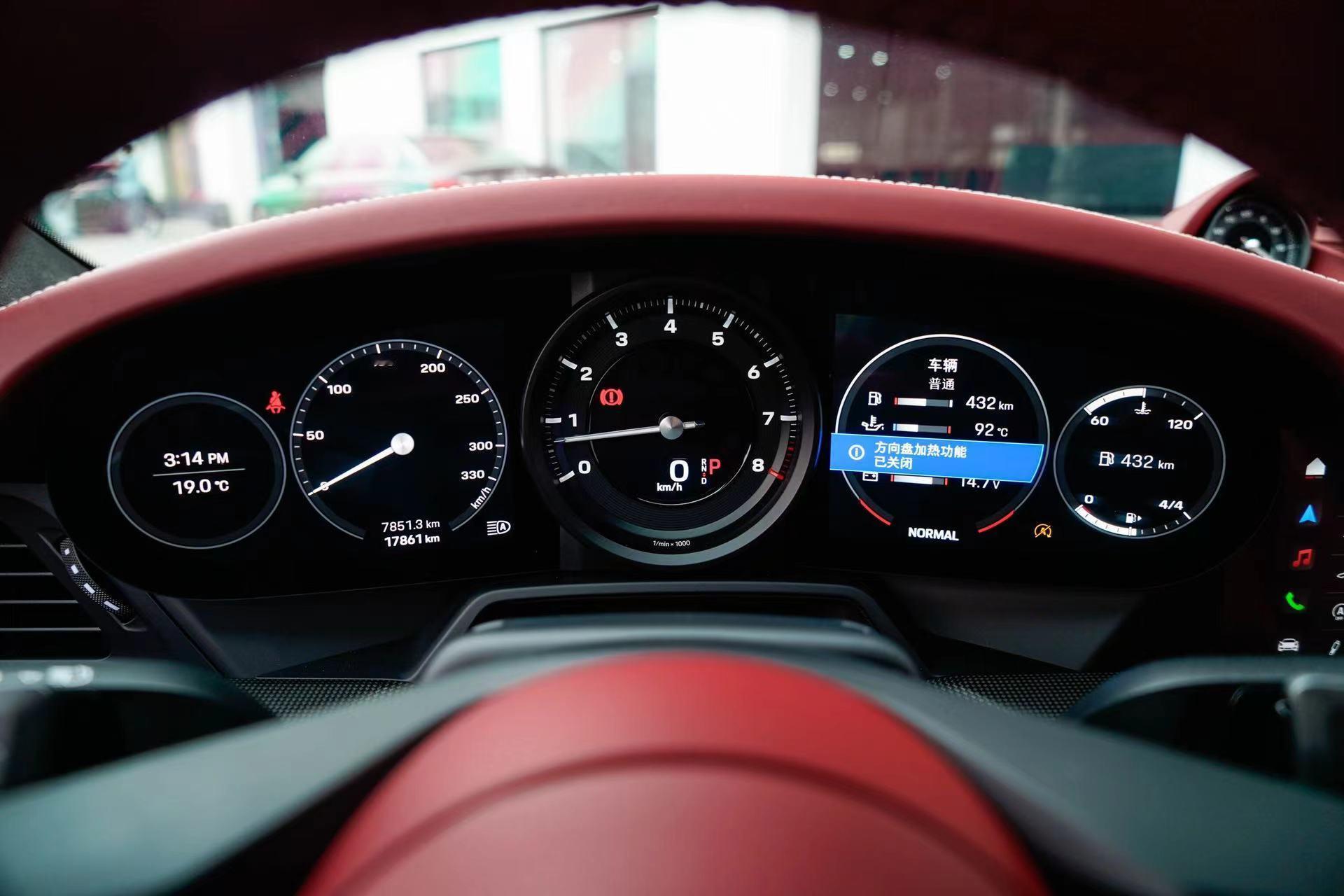 又给兄弟们弄了台992 carrera 2023 1.7wkm 原漆 这车配色就