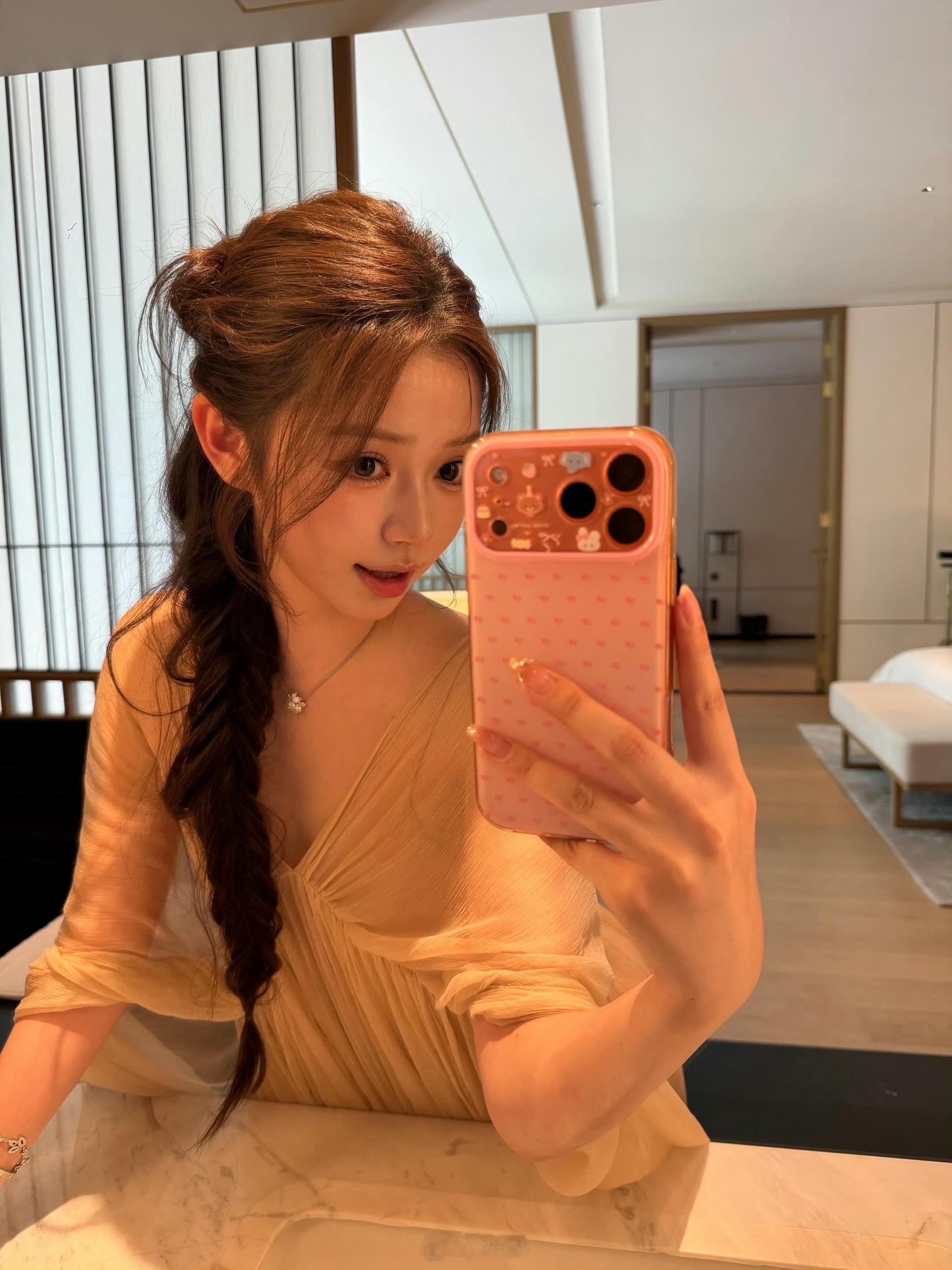 没有人比我更懂好看的小姐姐和iPhone，因为我已经研究了很多很多很多年了