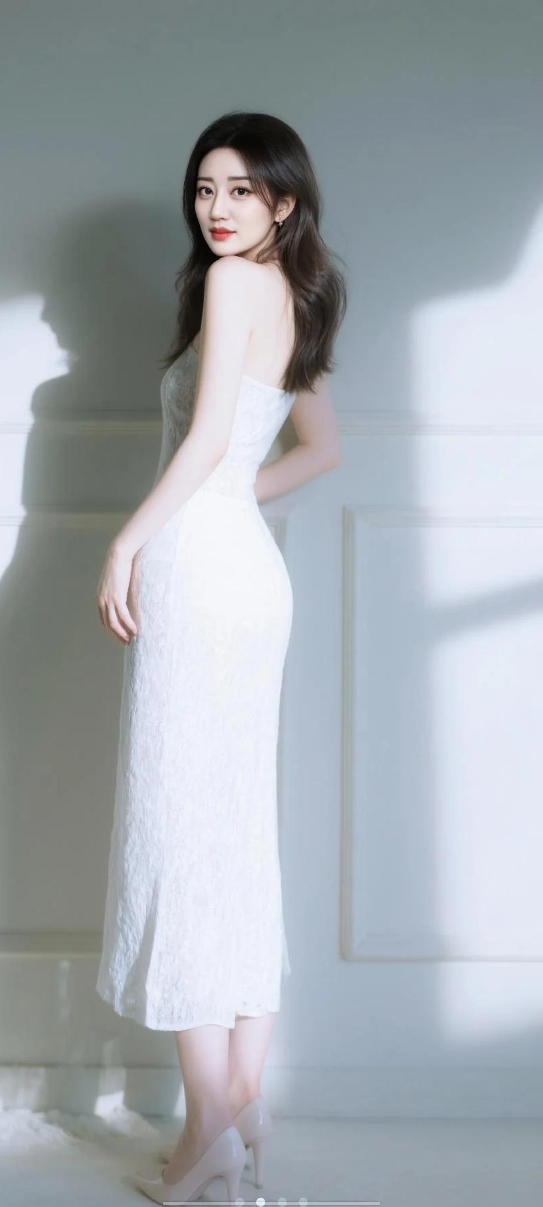 什么是真正的女性之美?
优雅永不过时的白色长裙摆拍。