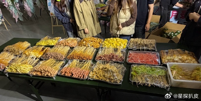 王楚然请粉丝吃串串王楚然的逆应援王楚然《明月录》杀青，请粉丝吃串串，船船请吃串串