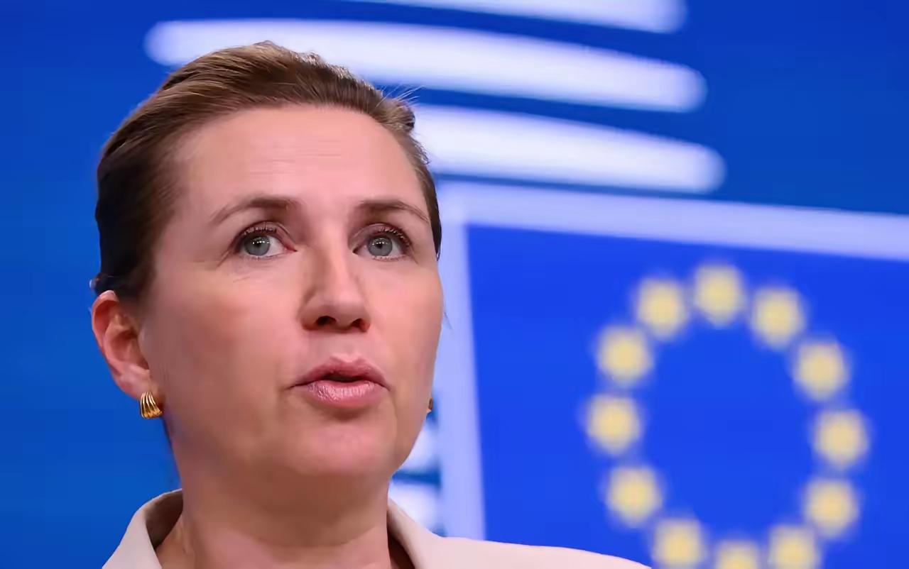 丹麦认为只要抱紧美国的大腿就没事了，哪知道特疯子收拾的就是她。这可怎么办？