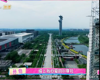 孙怡DIY梦幻三轮车接送女儿上下学 哇塞，孙怡这波操作太圈粉！梦幻三轮车承载满满