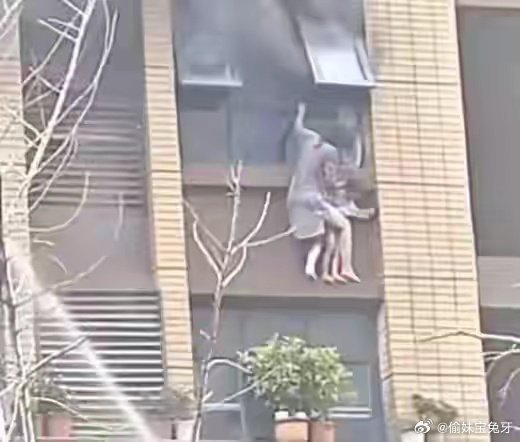 连云港消防出回应了 看完觉得没什么问题 问题最大的还是孩子他爹接警后5分钟到达现