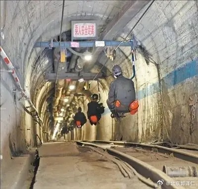 长治市矿难救援进行时，救援队深入留神峪煤矿瓦斯爆炸区域2000多米，不放过任何一