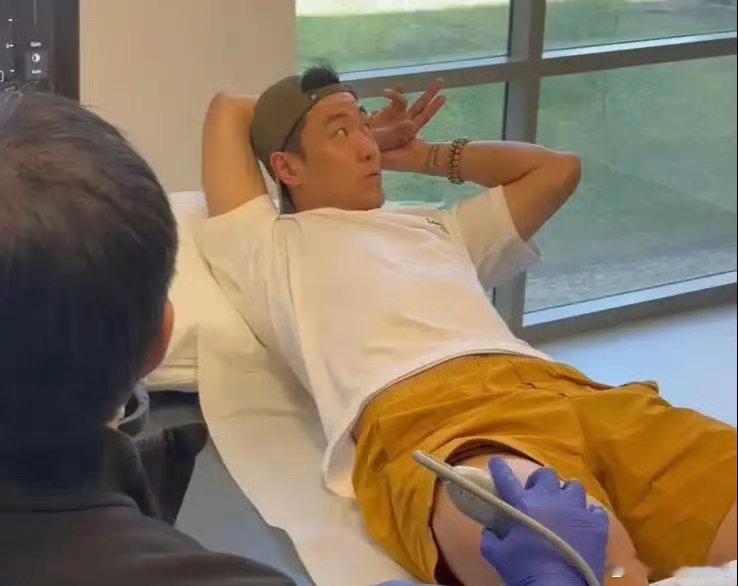 高诗岩已动身前往美国治疗 为彻底解决膝盖问题，高诗岩8月19日赴美治疗。注射20