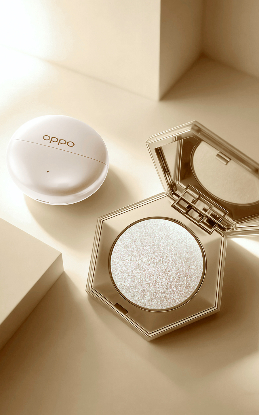 OPPO和FENTY BEAUTY联名款“我的高光时刻”礼盒！里面有：小金表OP