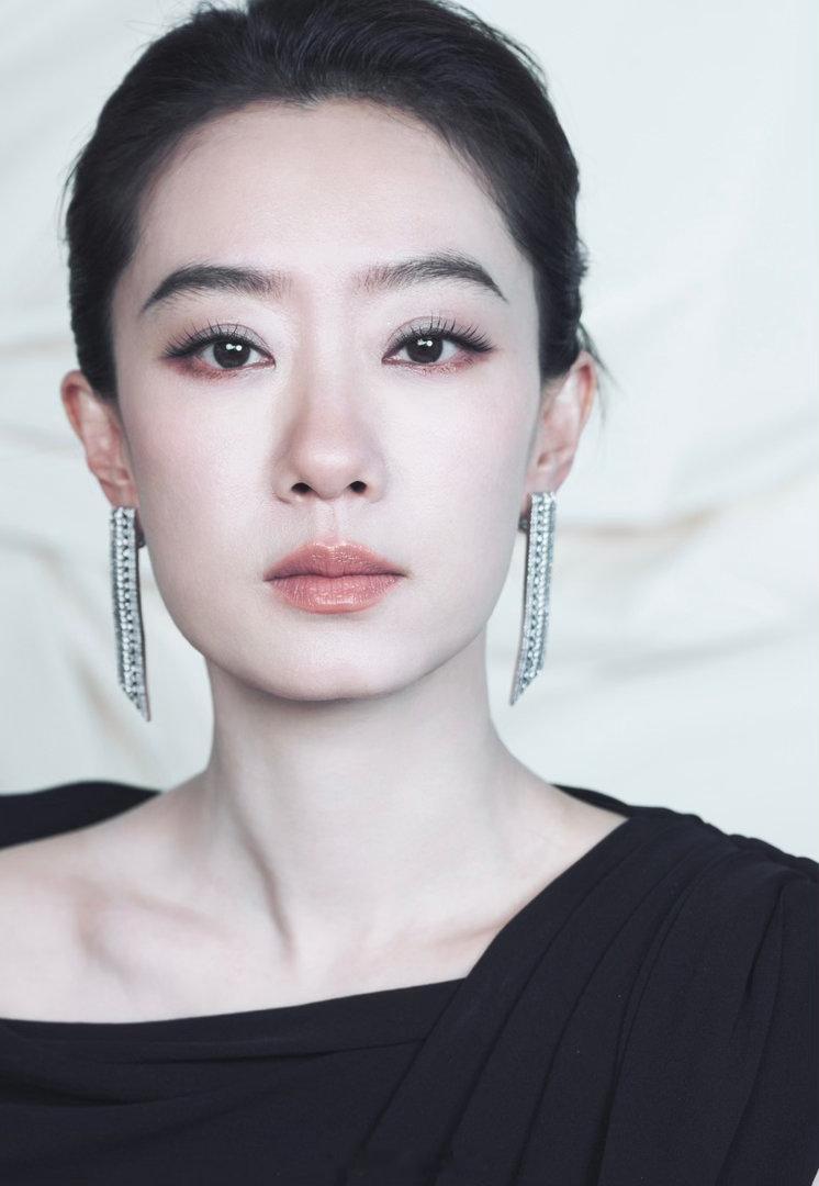 张小斐正午阳光张小斐开盘领衔主演剧组班底专业靠谱，故事取材真实职场生活，相信张小