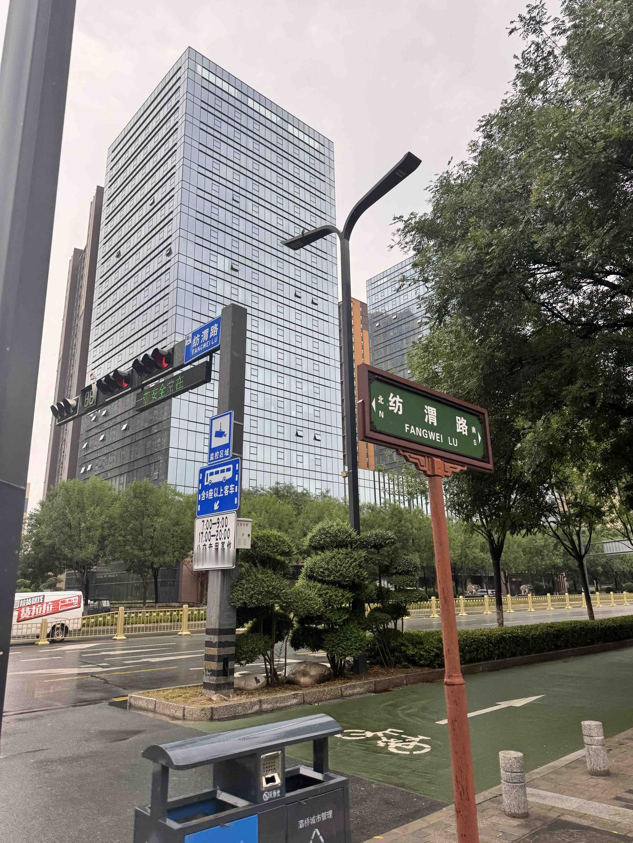 西安城东没有商住楼这种说法不太准确。从这些房产信息就能看出来，像融创天朗融公馆就