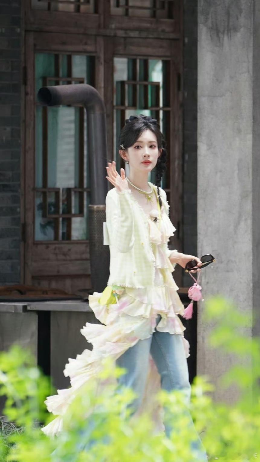 孟子义｜一张让美轻松得像呼吸的脸