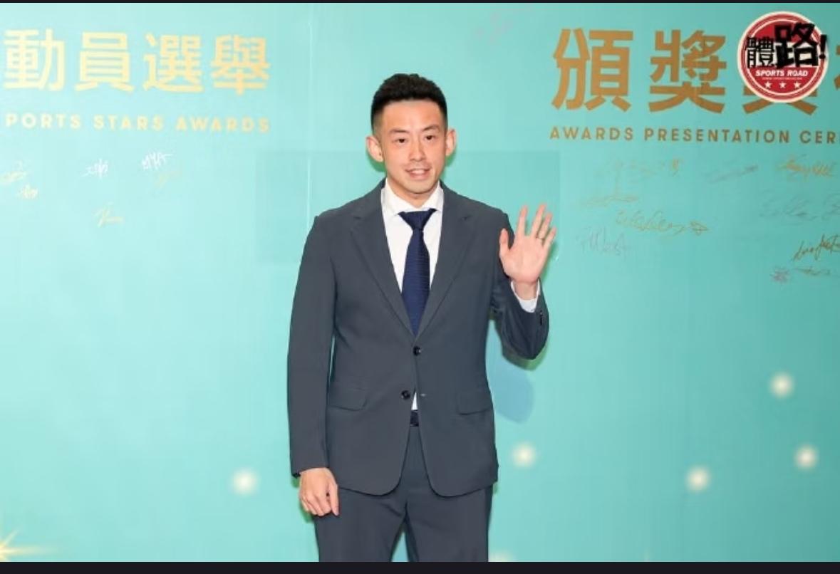 黄镇廷获得香港杰出男运动员奖后哽咽发言：
很高兴大家都在支持我，
获得香港杰出男