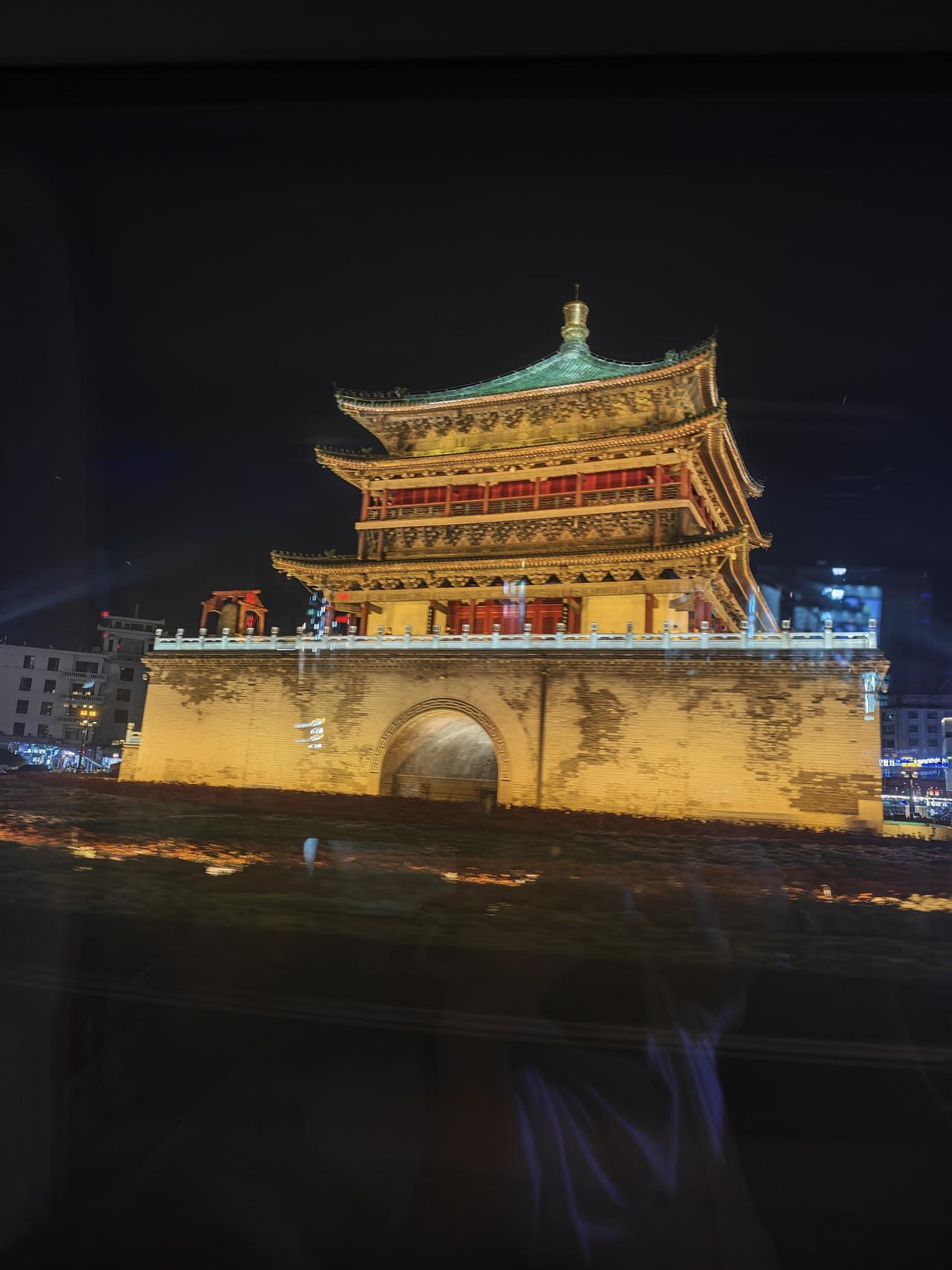想要长久拥有好心情，别执着于追求极致开心，学会接纳平淡日常。减少过度内耗，少纠结