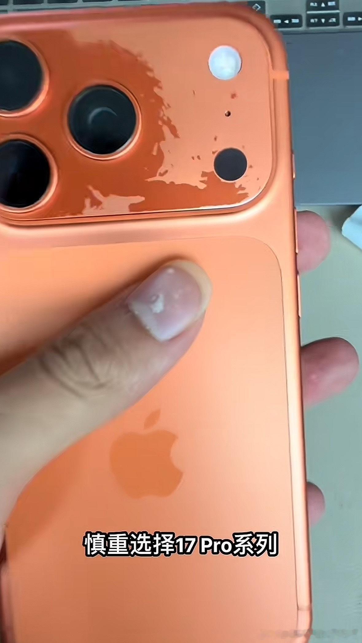 不是吧？这也太脆皮了吧，用湿巾就能擦掉色，这工艺水平过于离谱。不过，一般情况下应