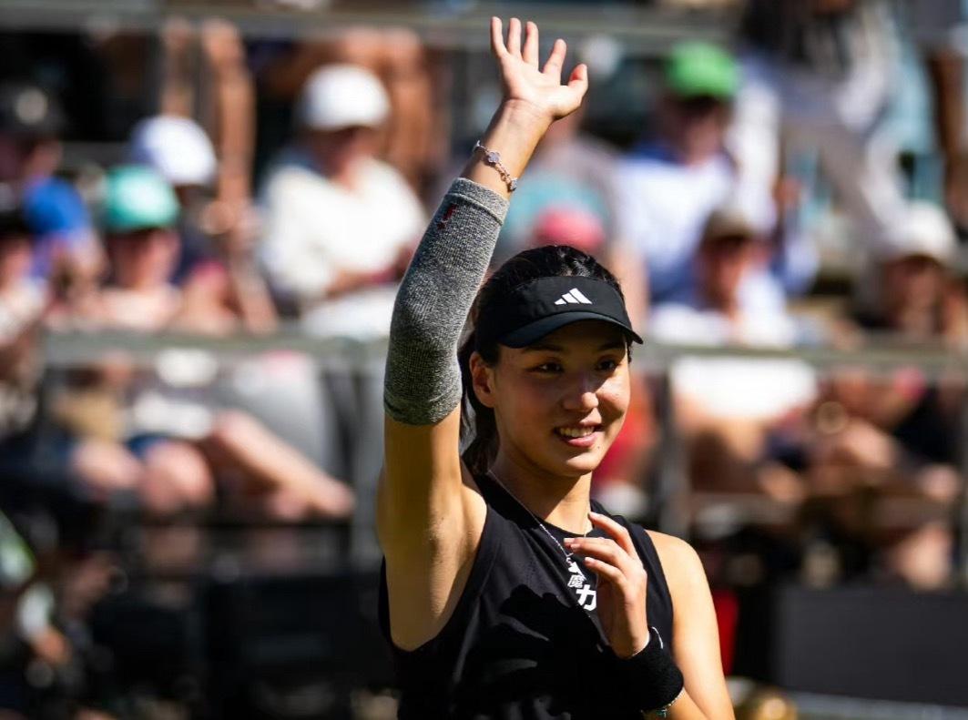 📢王欣瑜比赛推迟 📍【WTA250布拉格站】女单1/4决赛🎾首盘6-4领先