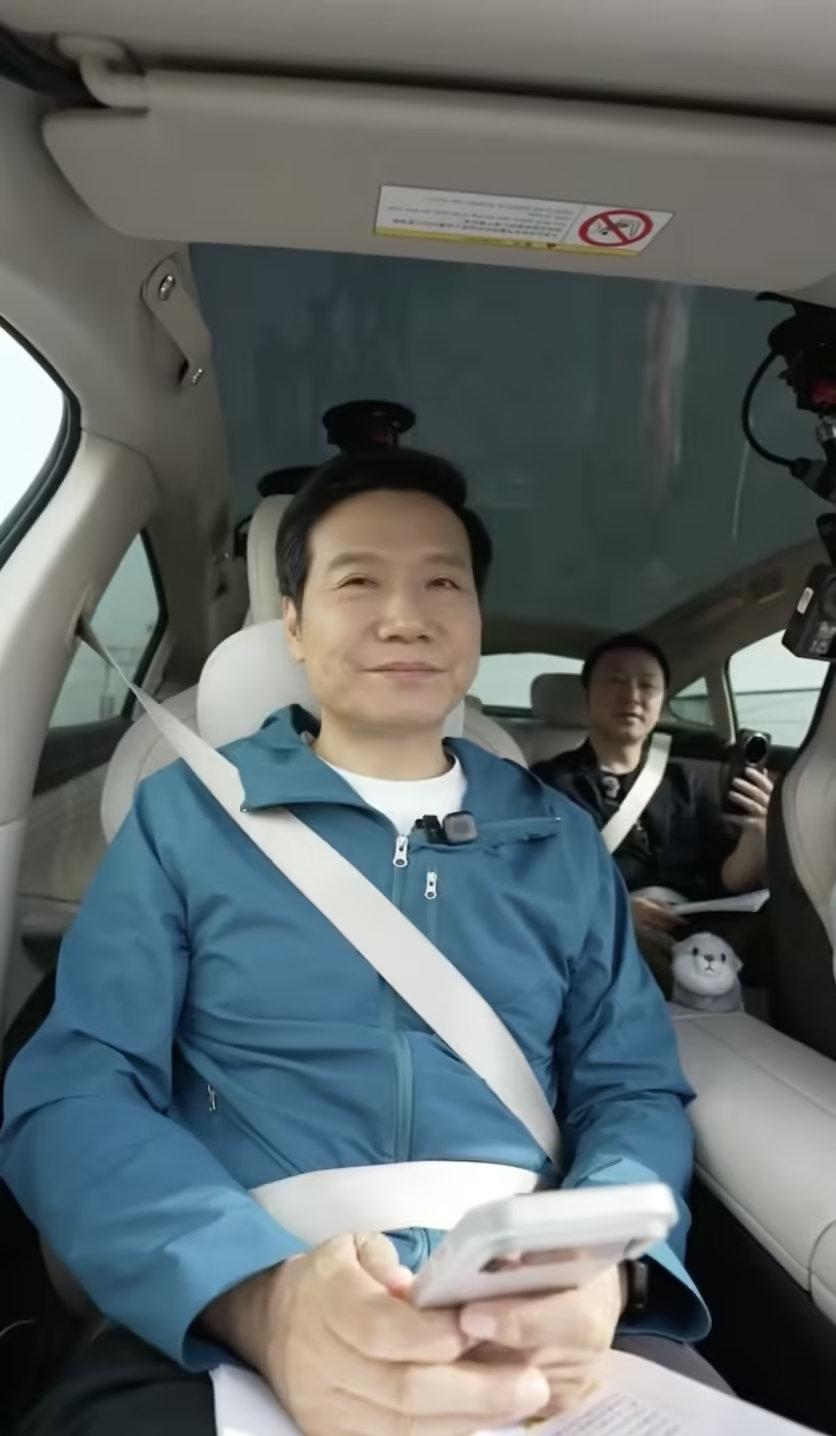 【雷军回应是否做10万以内车型：未来几年内都不会做】4月17日上午，雷军开启小米